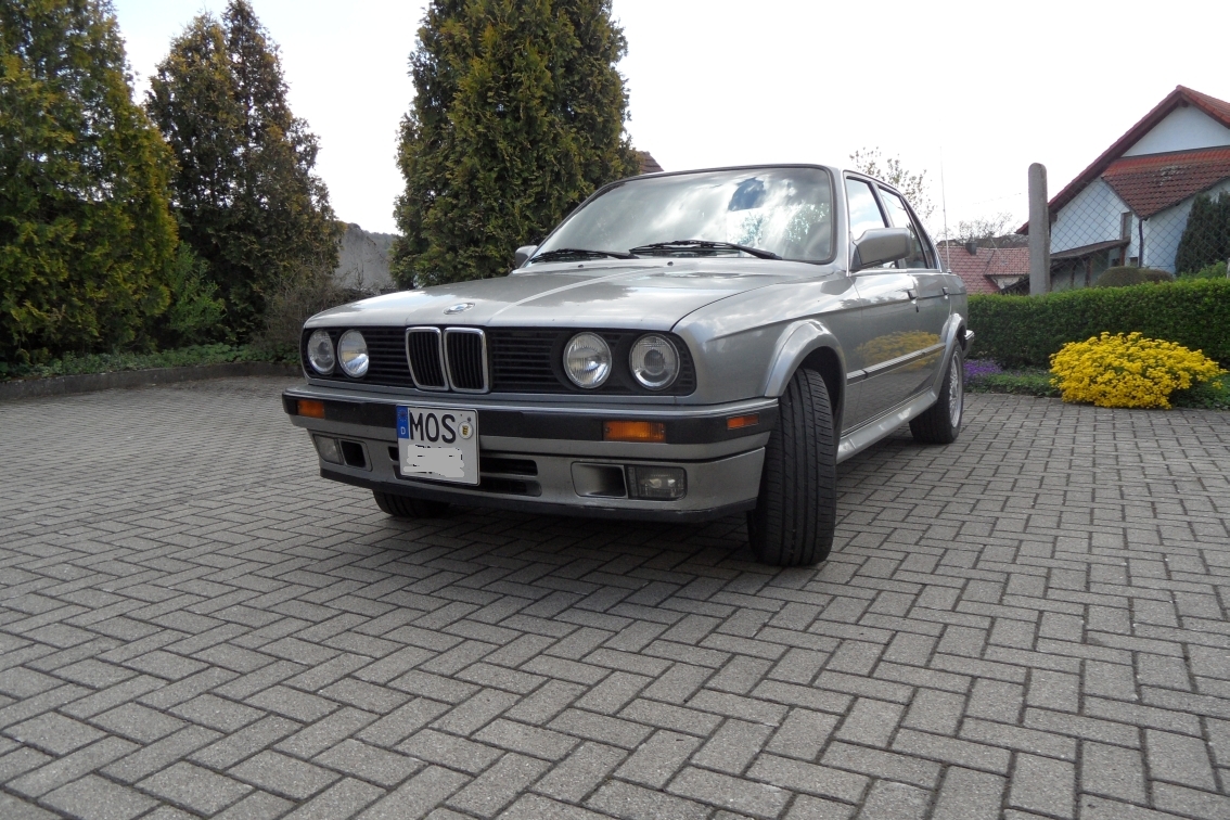 BMW E30 325iX Sedan
